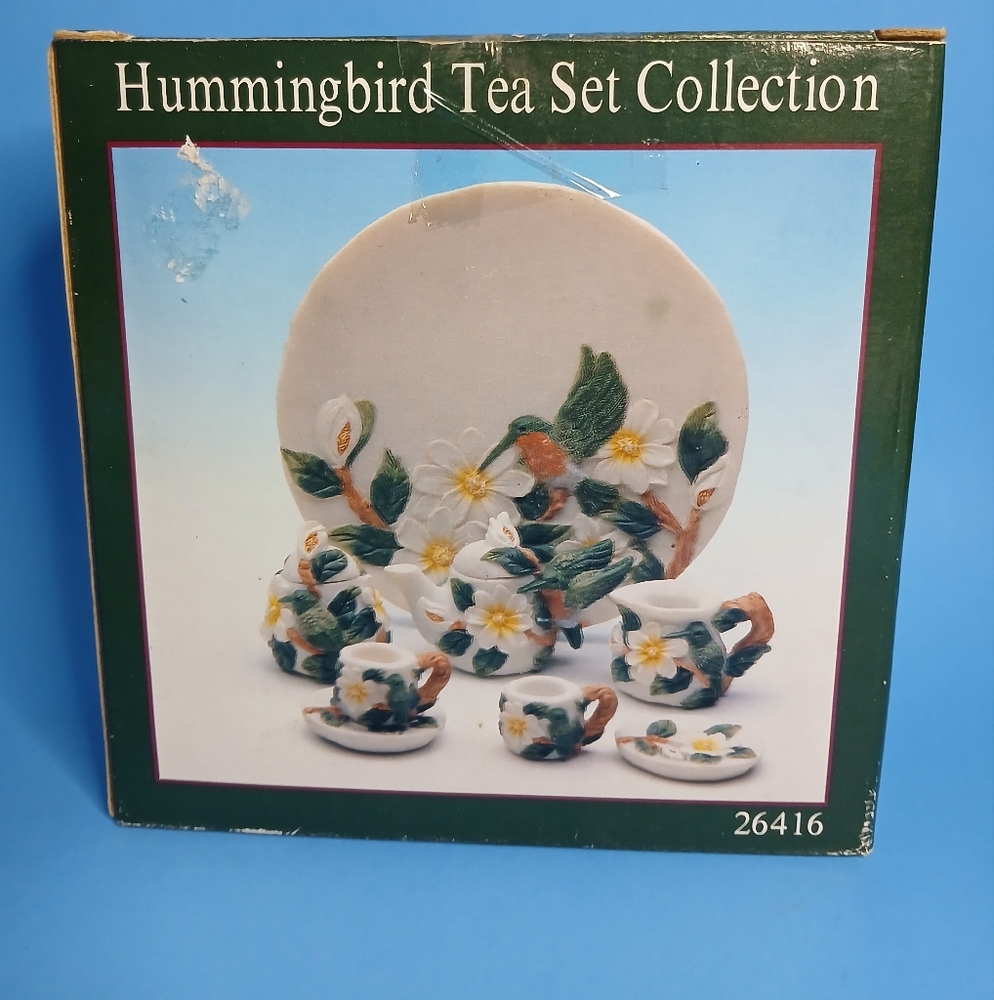 Youngs Inc, minature ceramic hummingbird tea set,